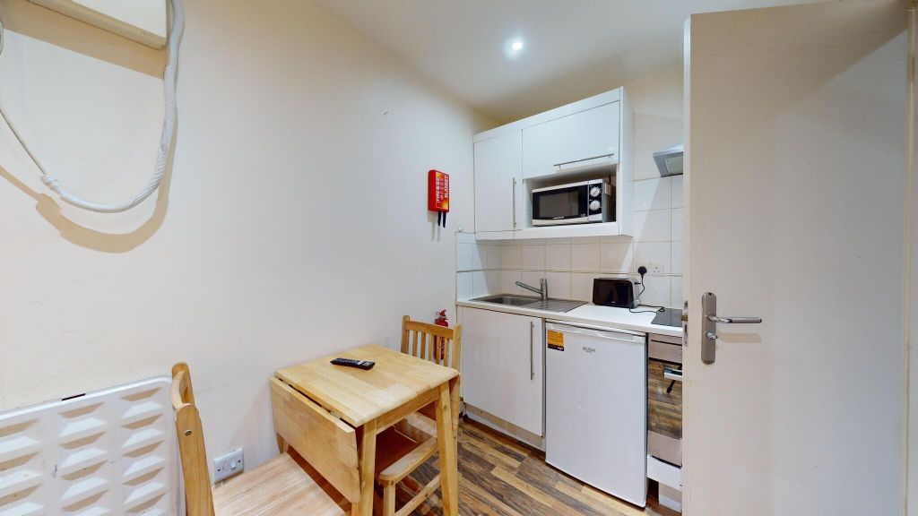 Property photo 2 of 7 Kitchen