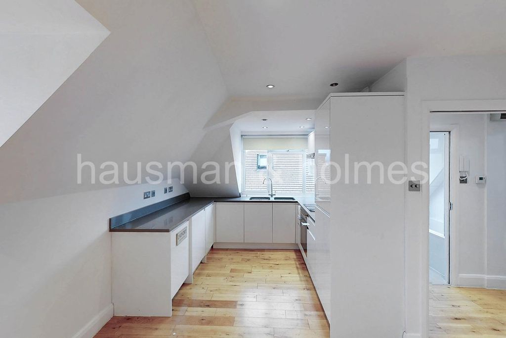 Property photo 3 of 11 W05.Jpg