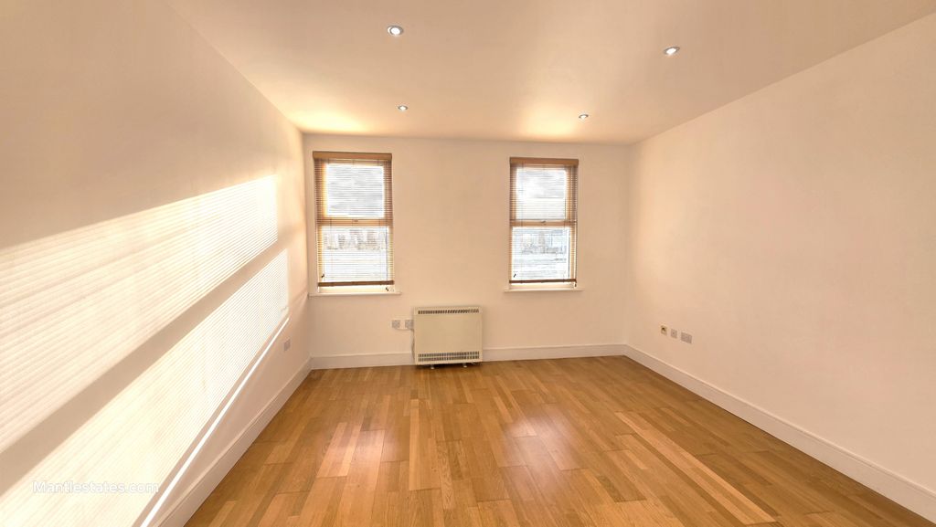 Property photo 1 of 16 1 Bed Flat For Sale Kingsland Passage, London E8
