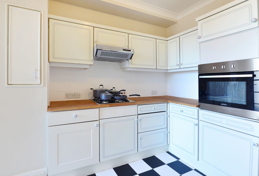 Property photo 3 of 11 Gallery