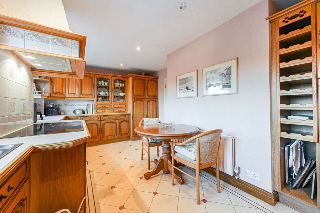 Property photo 2 of 23
