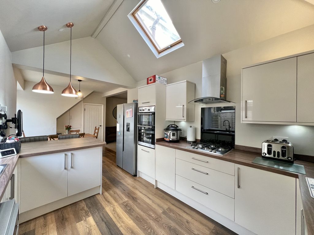 Property photo 3 of 27