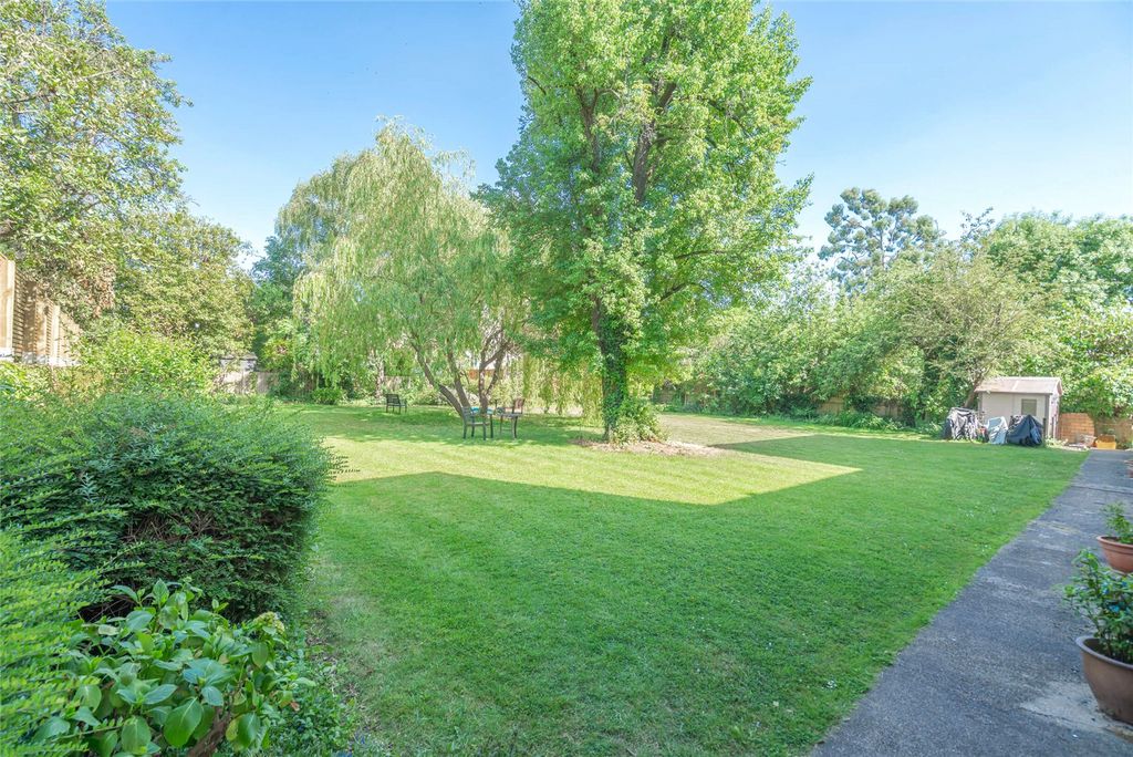 Property photo 2 of 15 Communal Garden A
