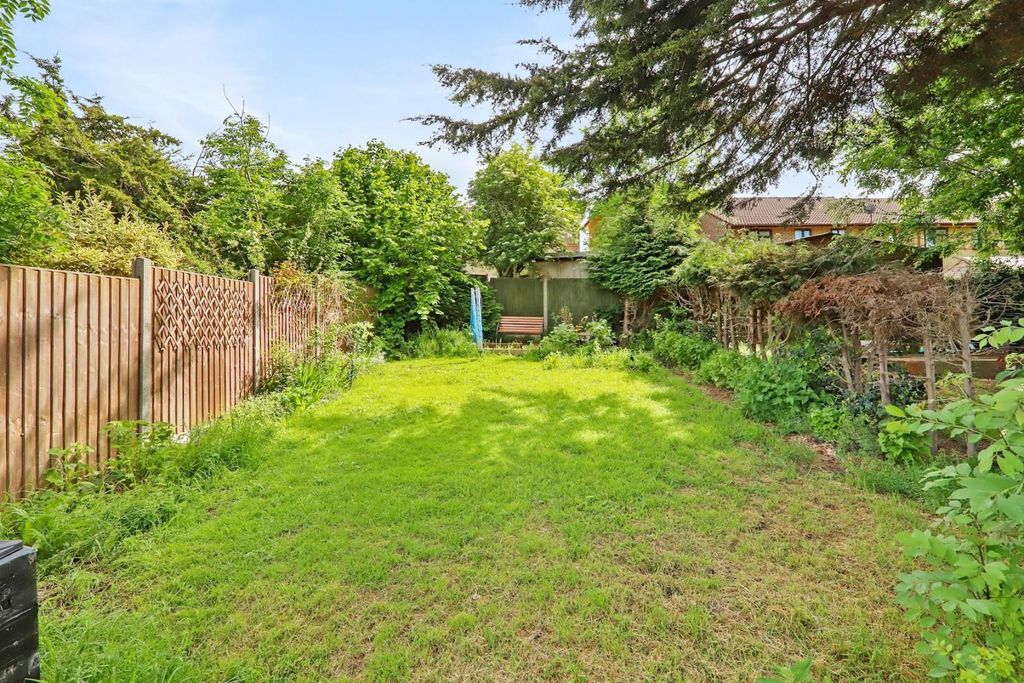 Property photo 3 of 12 13-8c9Ajhpropworld - 43 Meadowview Road - 38 (1)-m