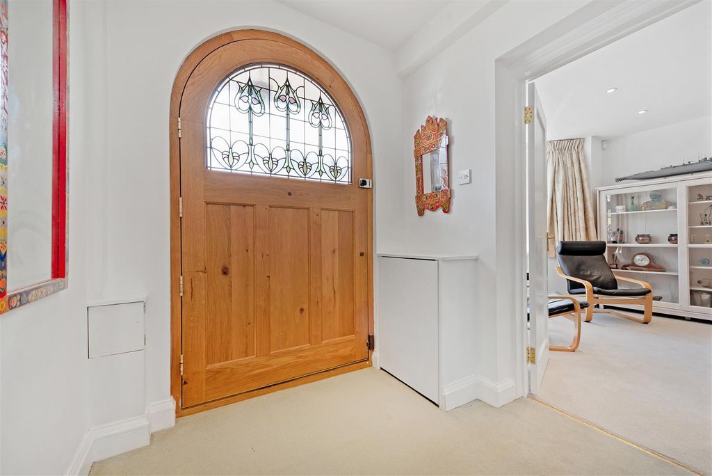 Property photo 3 of 19