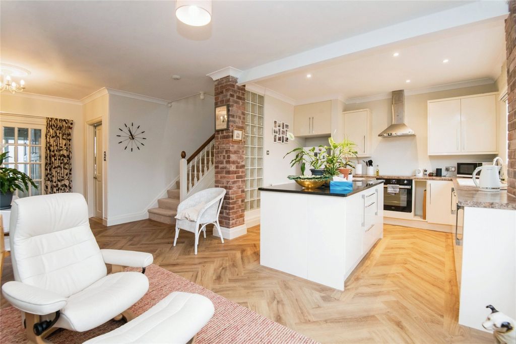 Property photo 3 of 15 Picture No. 02