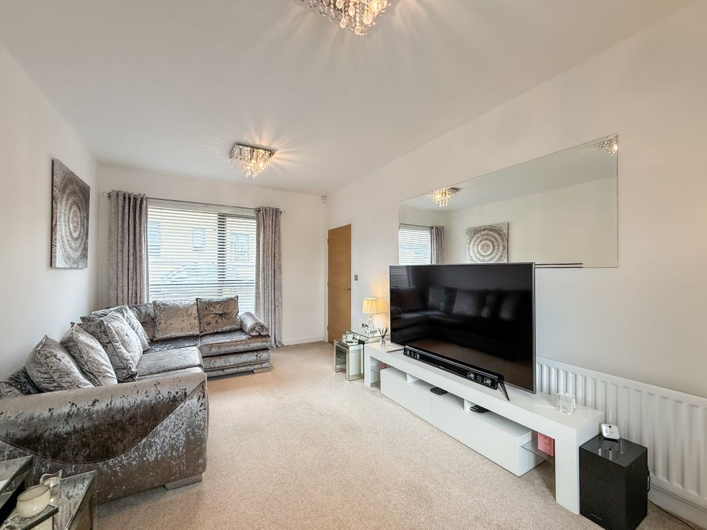 Property photo 2 of 28 Lounge