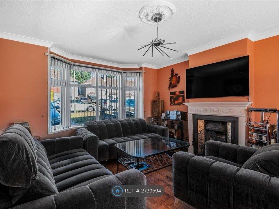 Property photo 1 of 23 Living Room