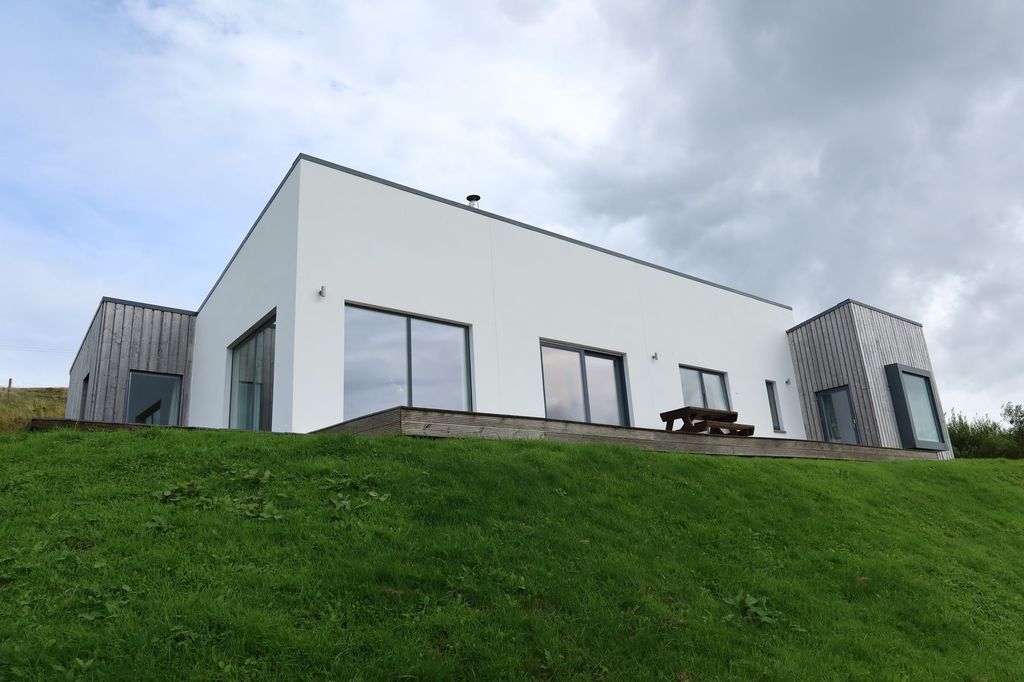 Property photo 1 of 77