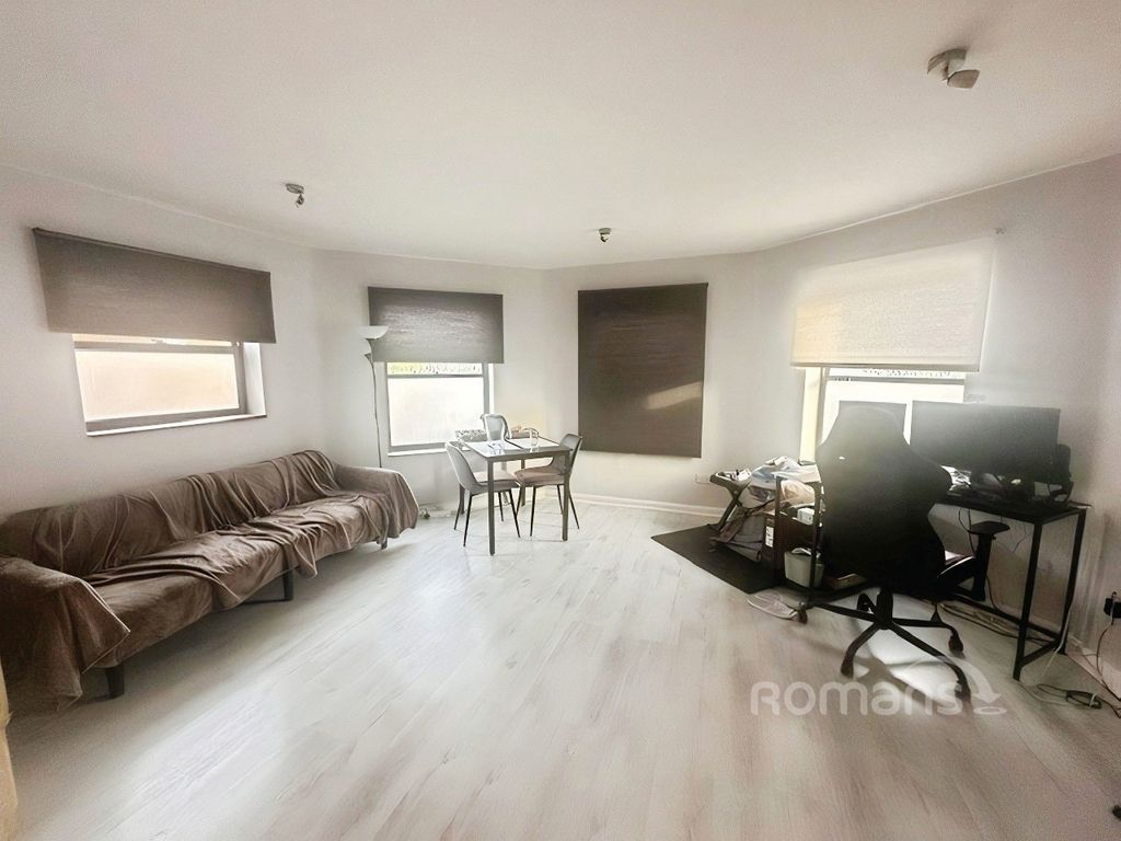 Property photo 3 of 6 Pbox-Img.Jpg