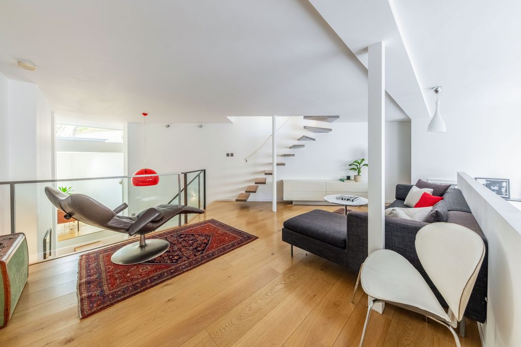 Property photo 2 of 14 Picture No. 12