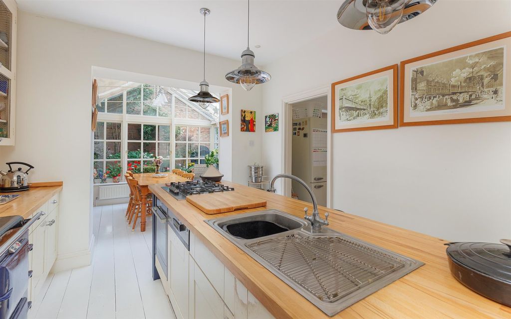 Property photo 3 of 29 Kitchen