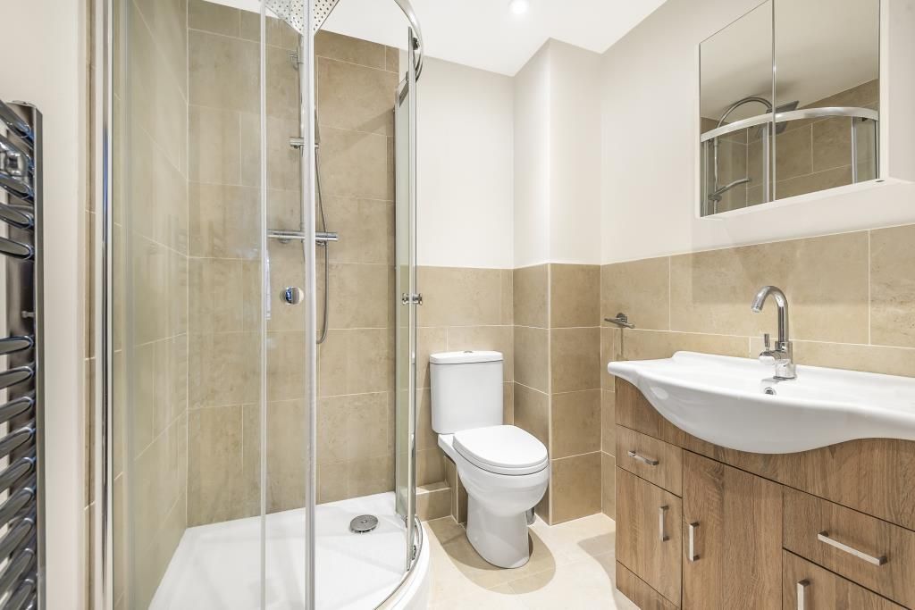 Property photo 3 of 10 Bathroom