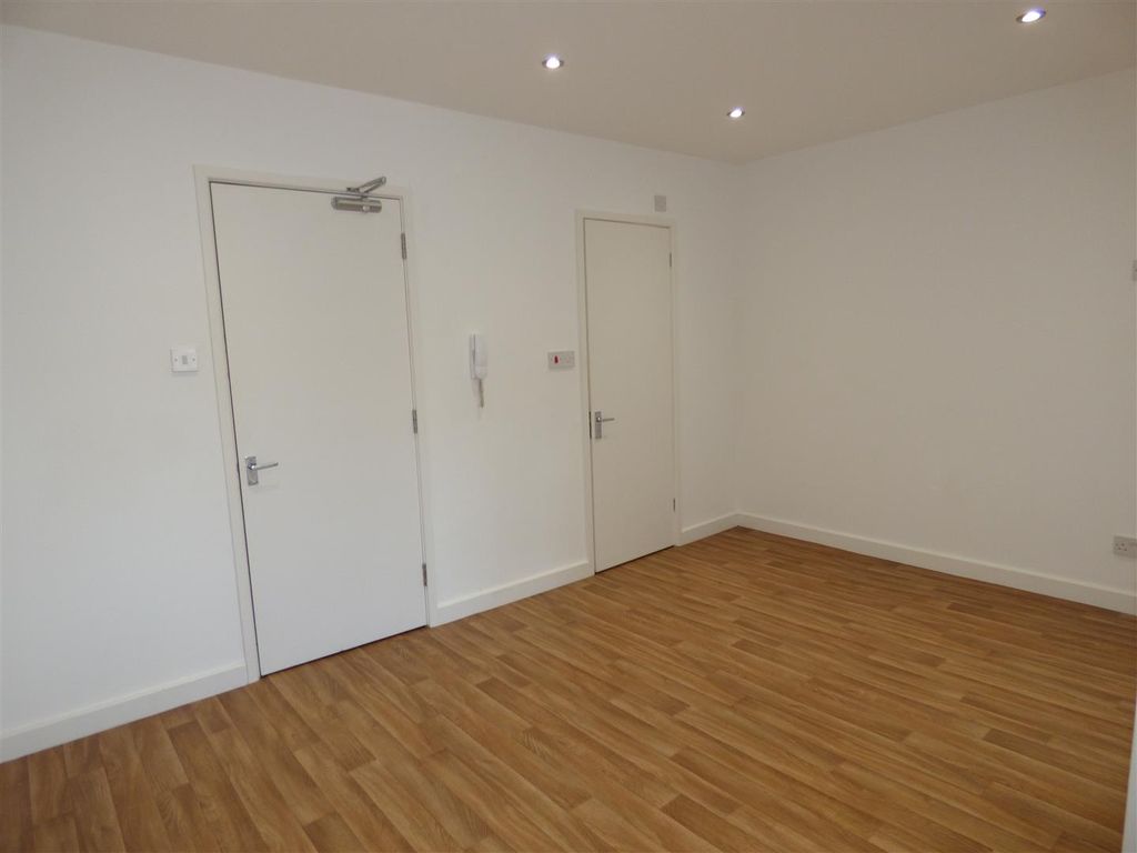Property photo 1 of 3 Lounge 1.Jpg