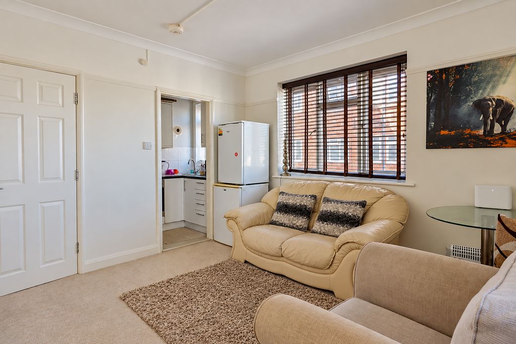 Property photo 2 of 14 003