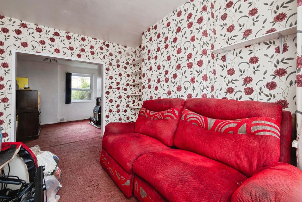 Property photo 2 of 17 Photo