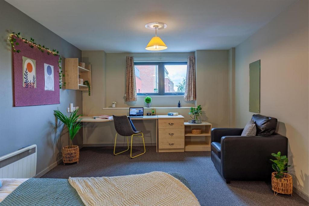 Property photo 2 of 34
