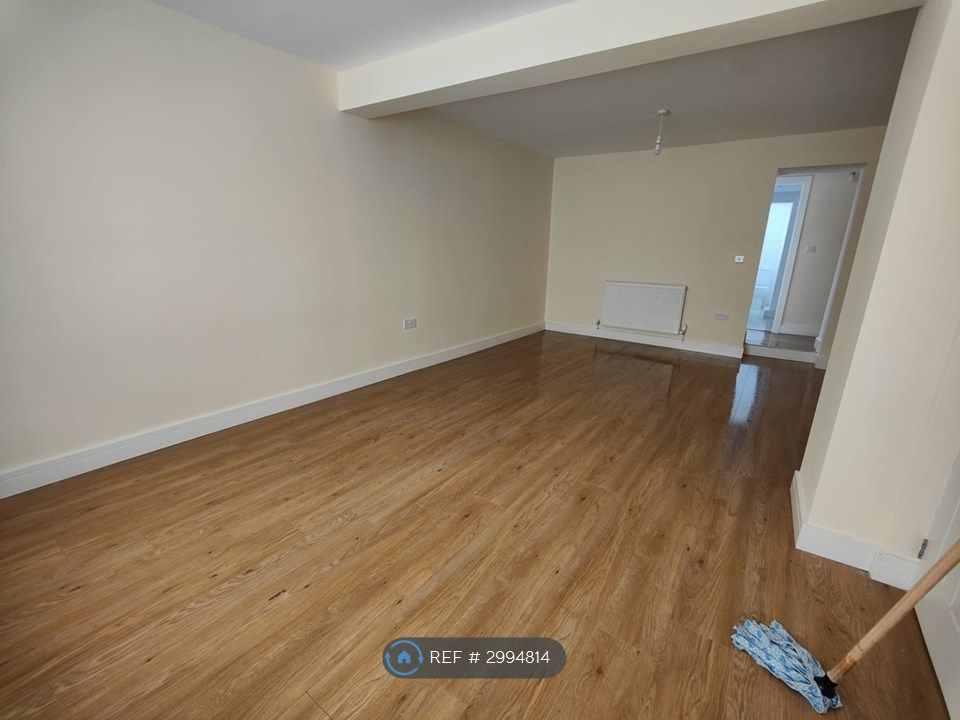 Property photo 2 of 26