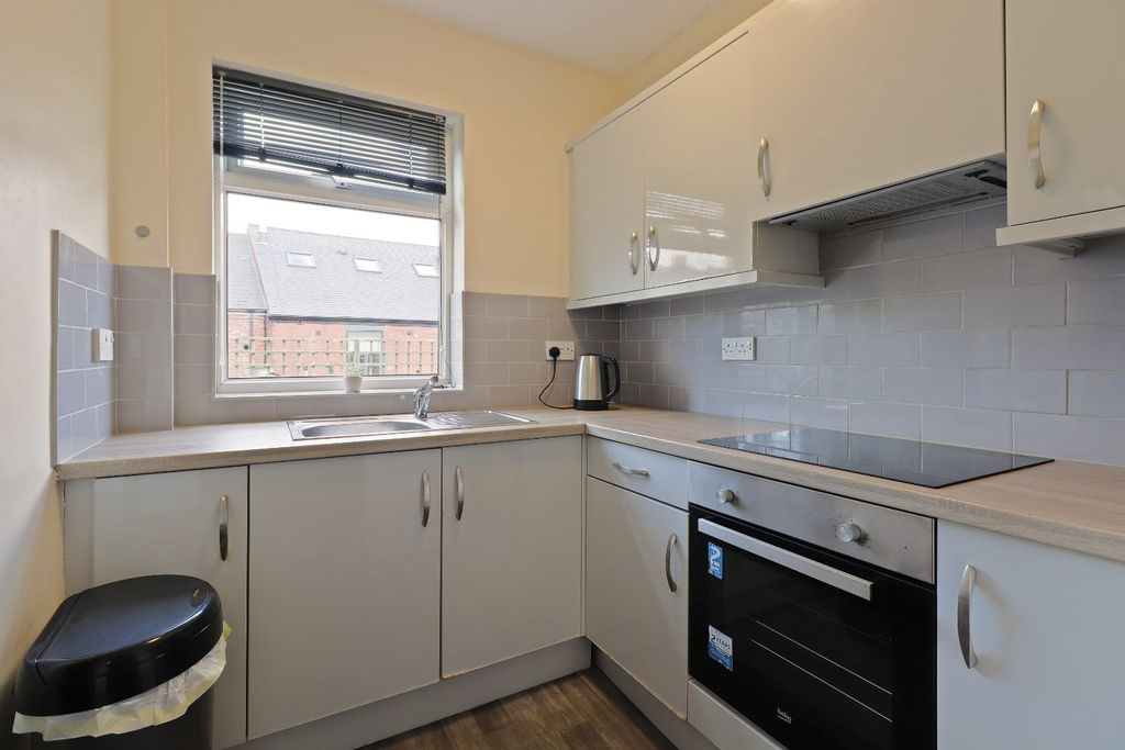 Property photo 3 of 18 Kitchen