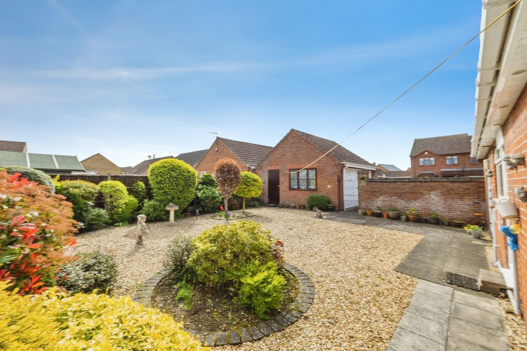 Property photo 2 of 19 2026-03-30-2Mendipavenue024