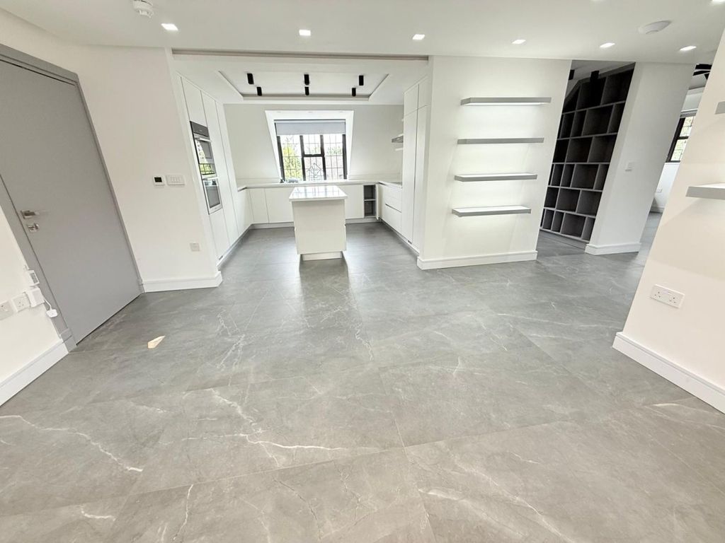 Additional image 8 of 3 bed flat to rentBeech Hill Avenue, Hadley Wood EN4