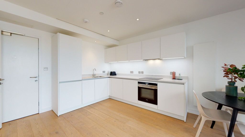 Property photo 2 of 17 Kitchen