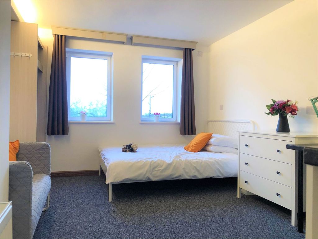 Property photo 1 of 6 Bright And Inviting Double Bedroom Featuring Two l...