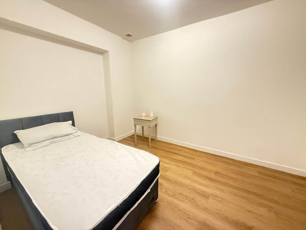 Property photo 1 of 2