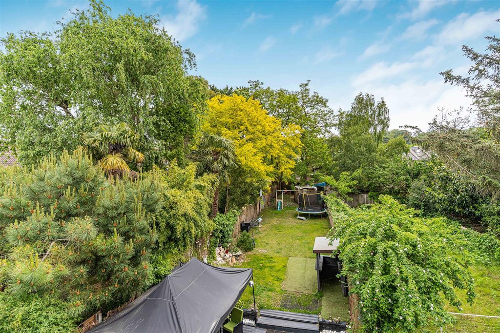 Property photo 2 of 32