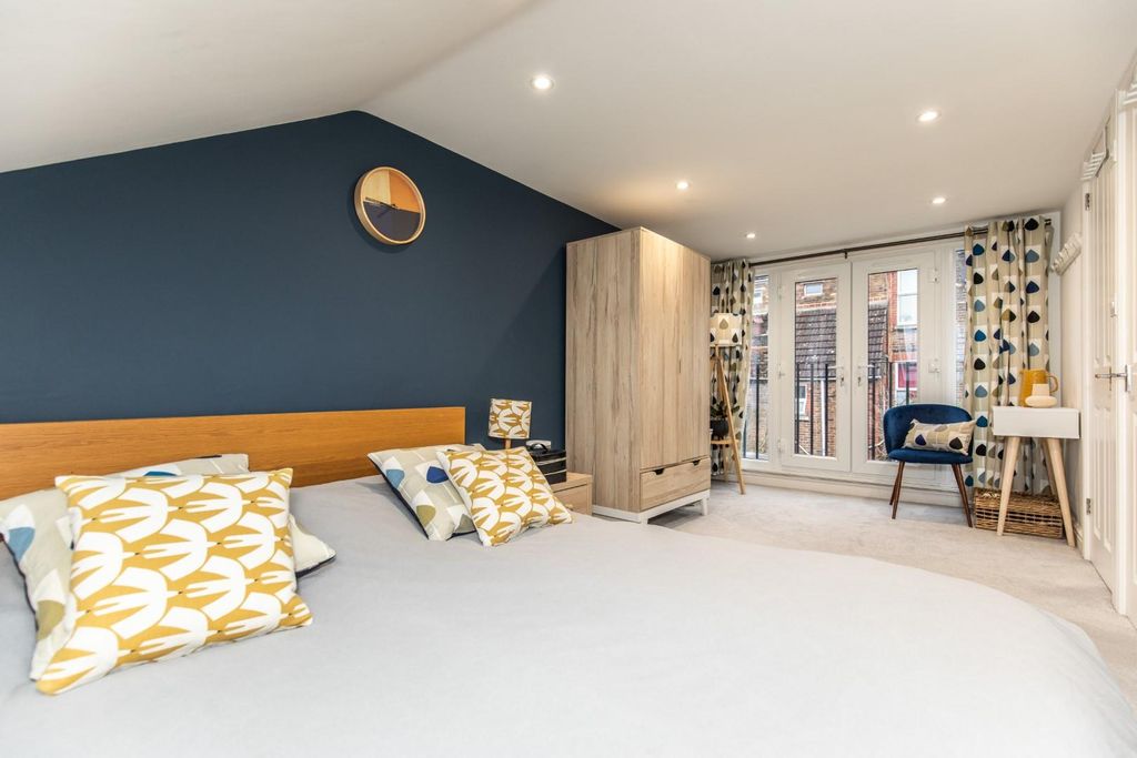 Property photo 2 of 21 Picton Street-41.Jpg