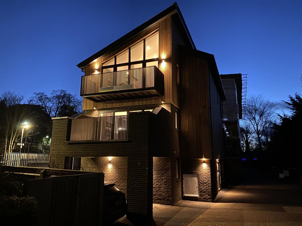 Property photo 1 of 8 Night Shot.Jpg