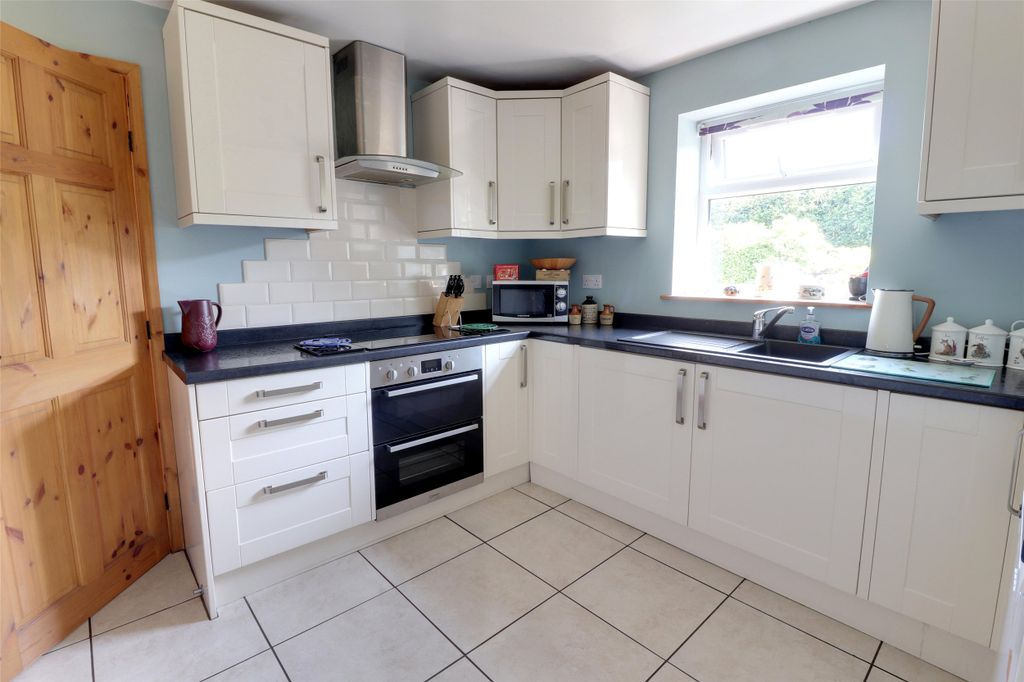 Property photo 2 of 12 Picture No. 02