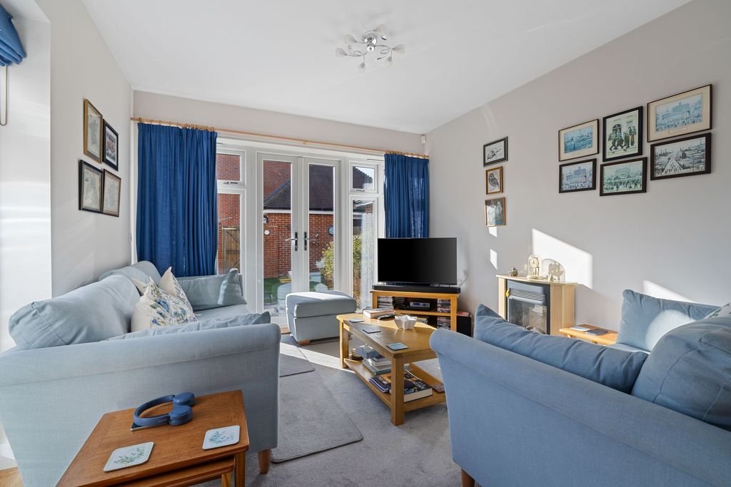 Property photo 2 of 22 Living Room