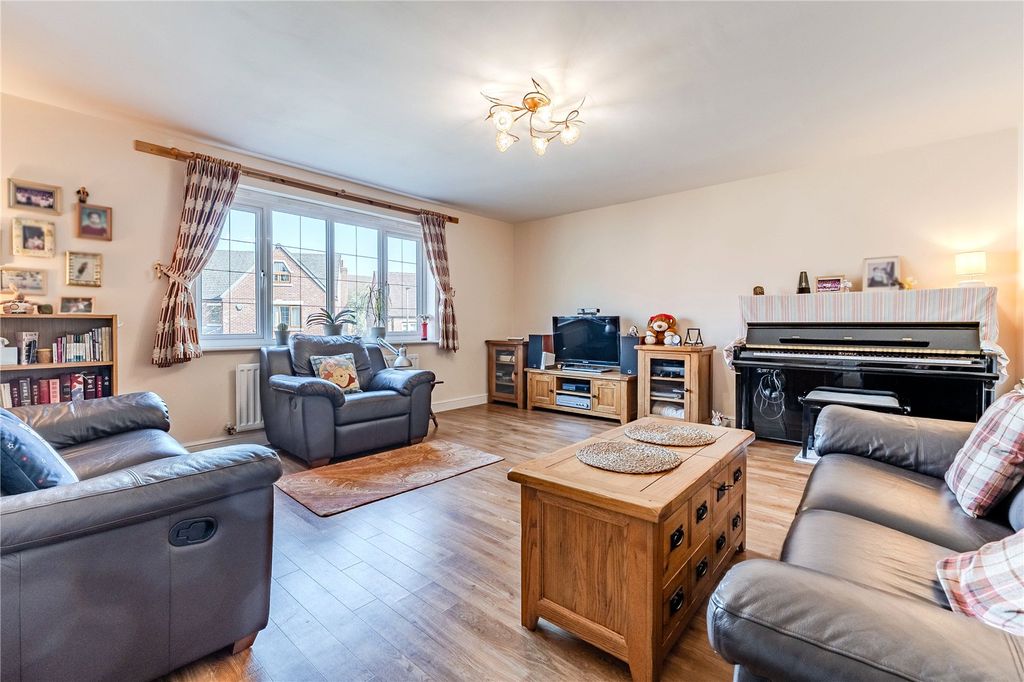 Property photo 2 of 27 Picture No. 10