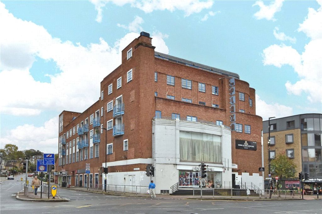 Property photo 2 of 19 Picture No. 16