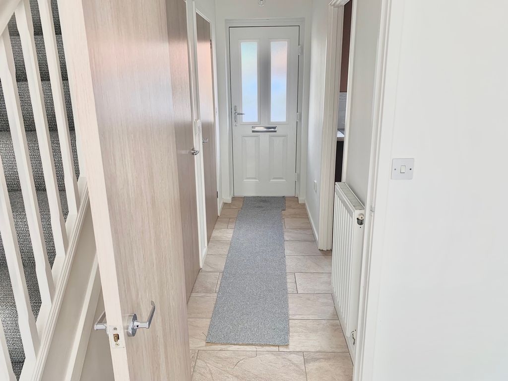 Property photo 2 of 13 Hallway