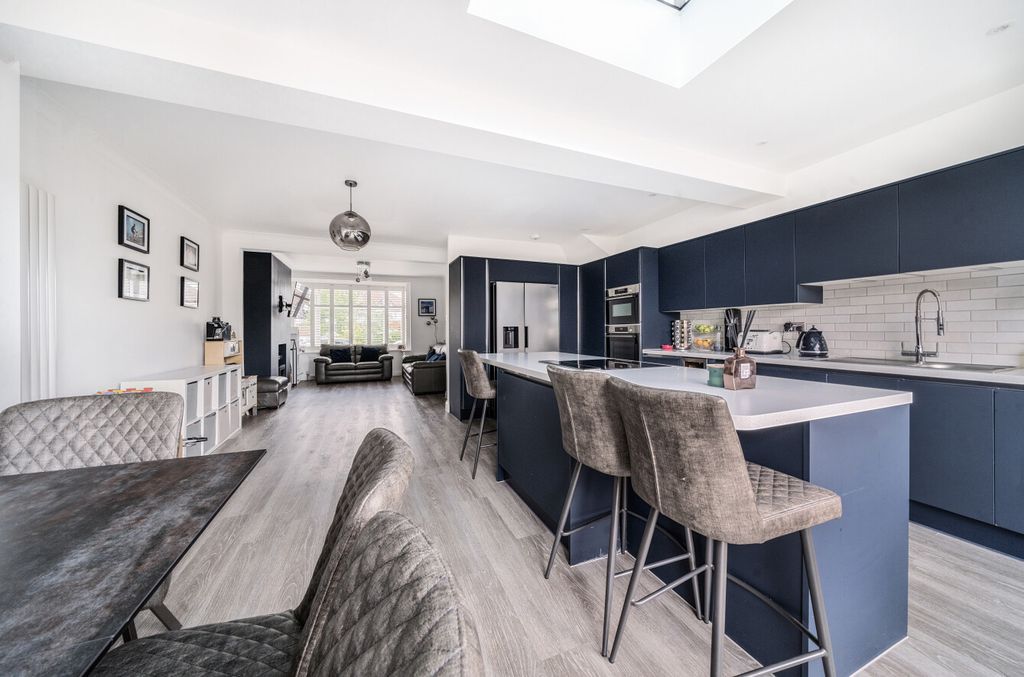 Property photo 2 of 19 1328932-11-6887B3...