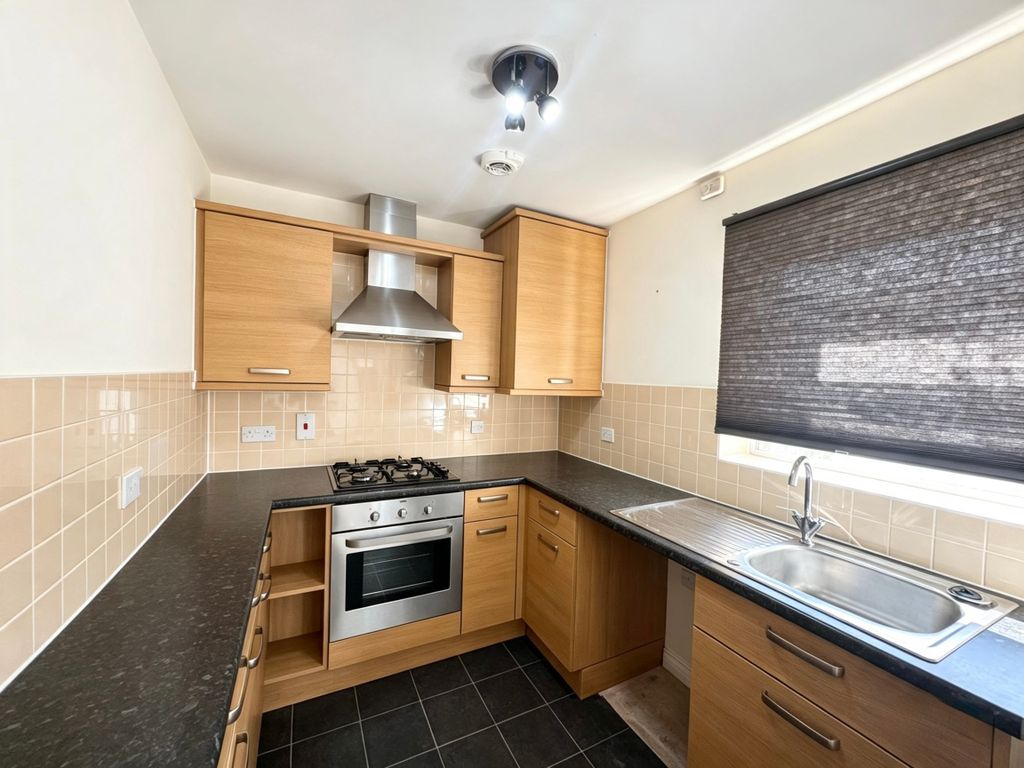 Property photo 3 of 5 2 Raleigh House - Kitchen