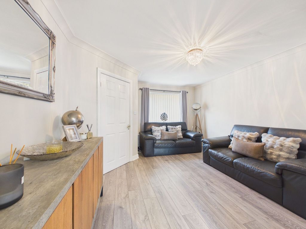 Property photo 3 of 14 Lounge