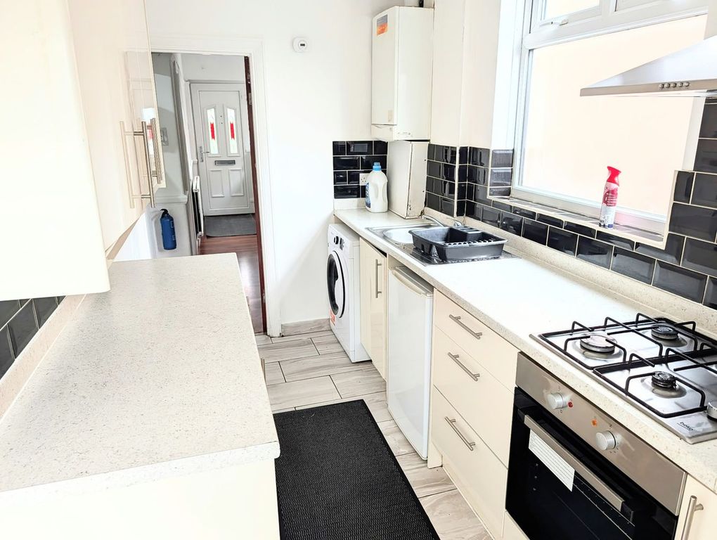 Property photo 1 of 9 Kitchen