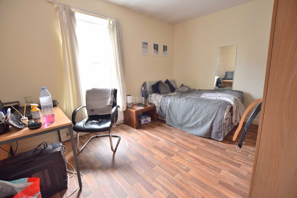 Property photo 3 of 9