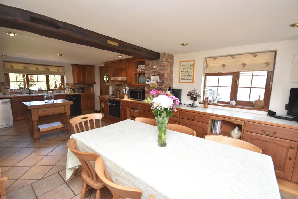 Property photo 3 of 18 Kitchen/Diner