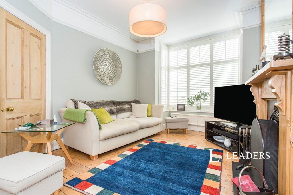 Property photo 2 of 11 06