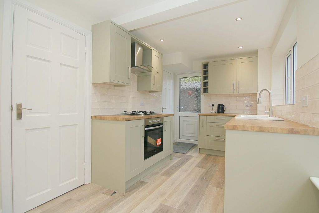 Property photo 2 of 16 Kitchen Diner