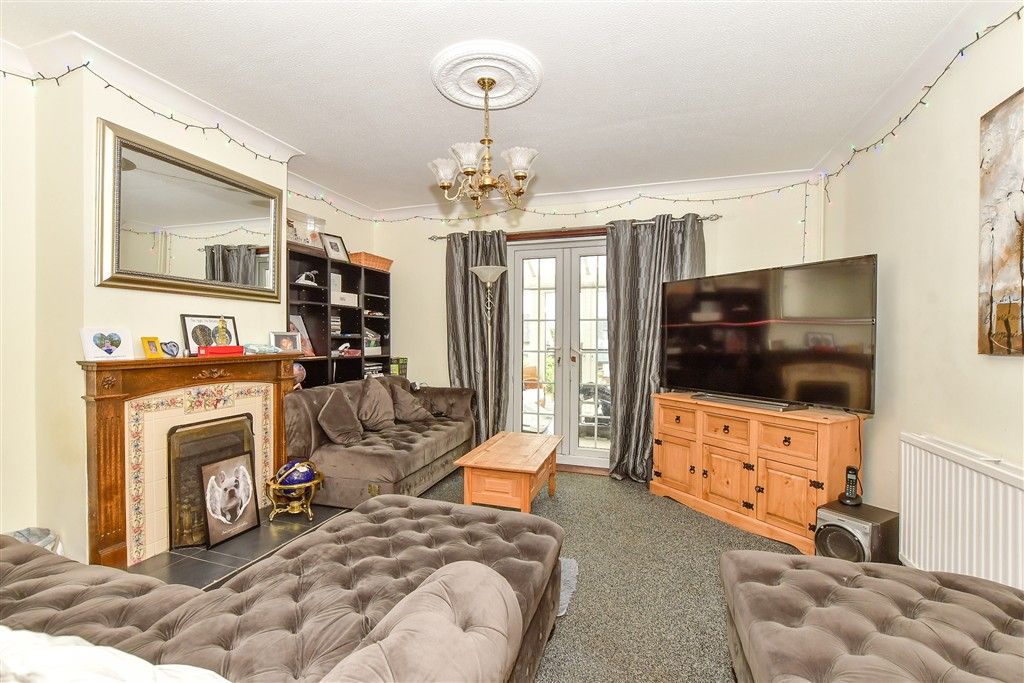 Property photo 2 of 9 Lounge