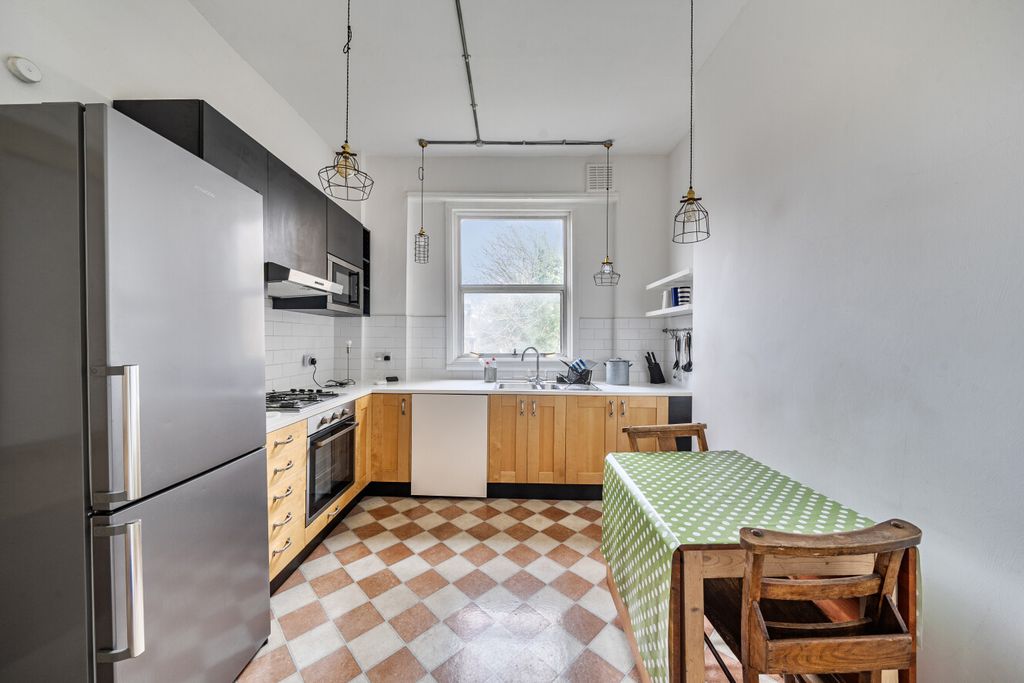 Property photo 3 of 18 1418060-16-699c4B...