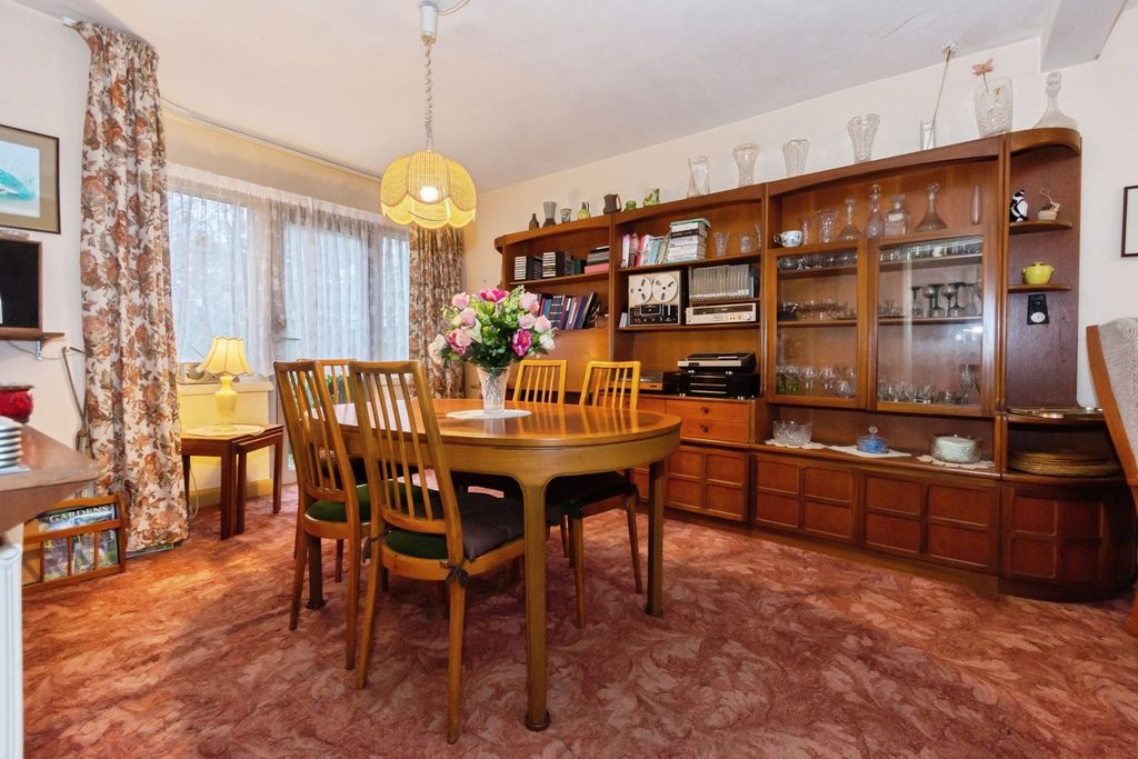 Property photo 3 of 17 Photo