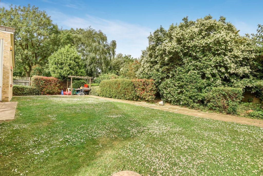 Property photo 2 of 13 Garden