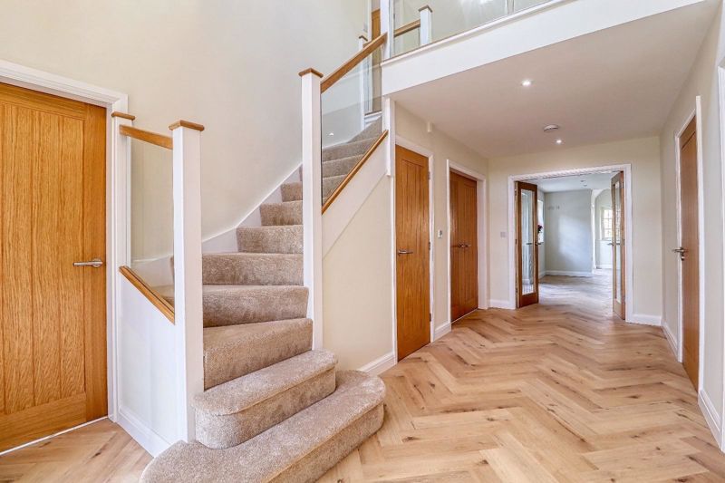 Property photo 3 of 29 Entrance Hall
