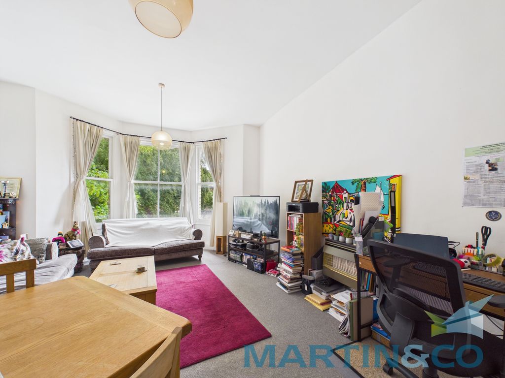 Property photo 3 of 13 Cam01870G0-Pr0219-Still001